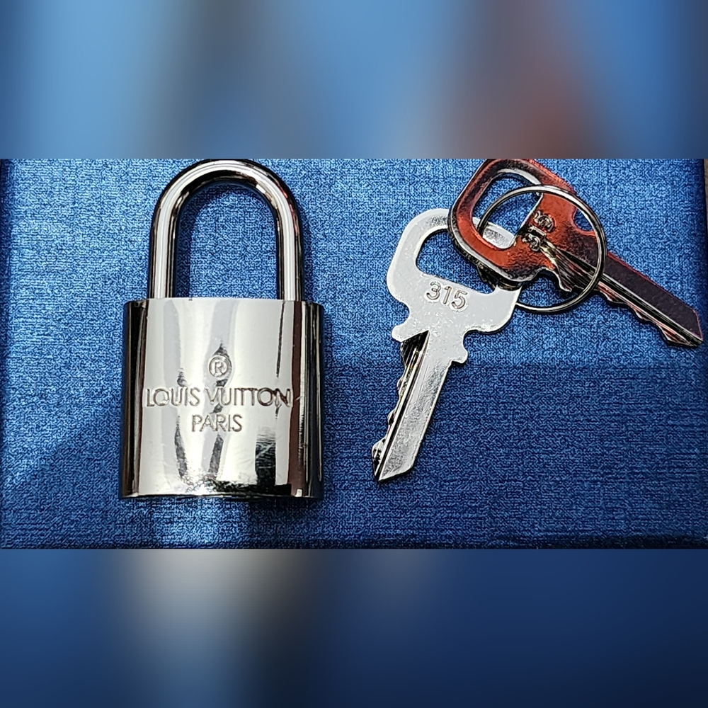 Louis Vuitton Silver Lock & 2 keys #315